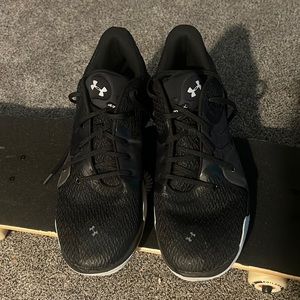 9-10 great condition.  Under armor basketball shoes
